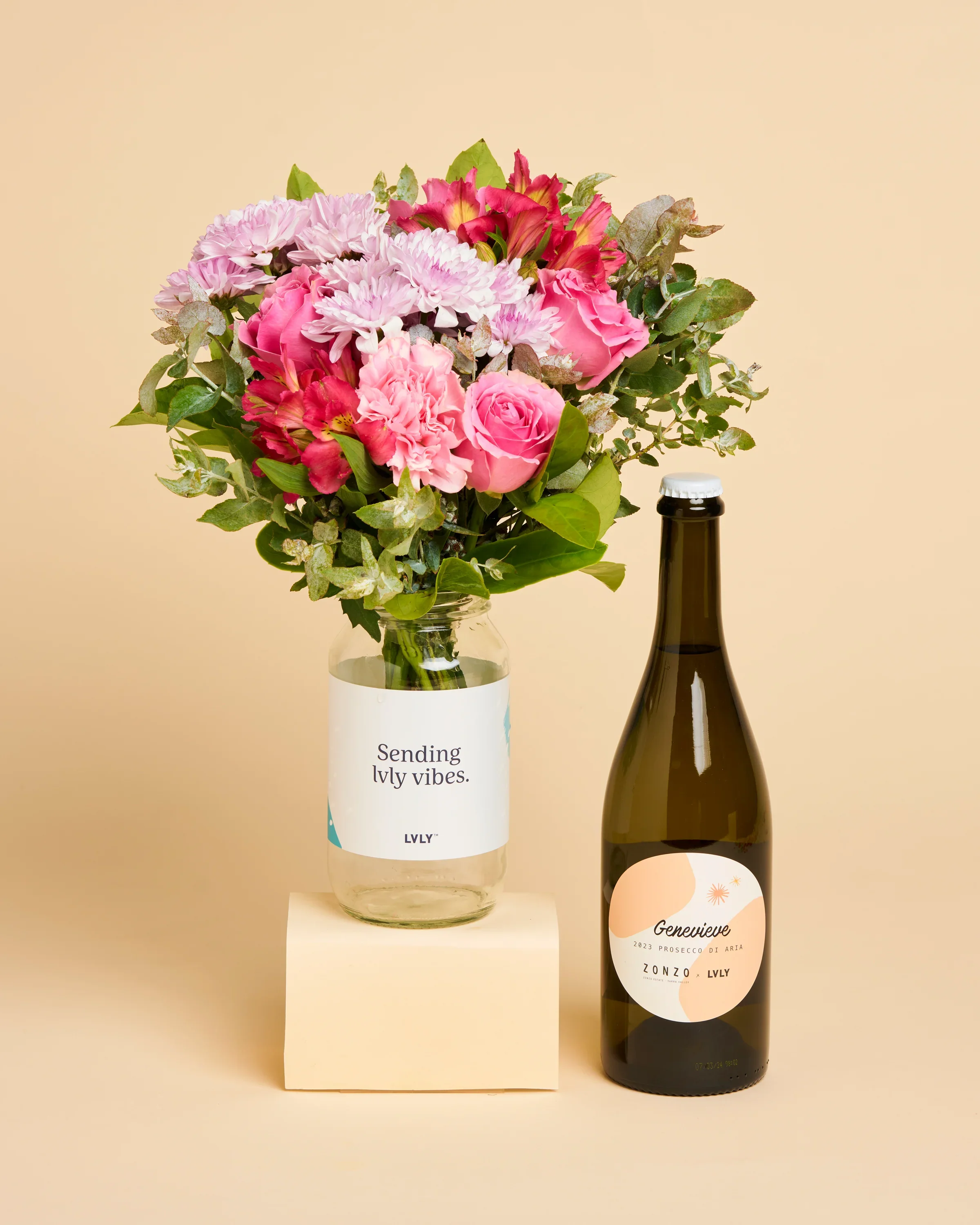Personalised Prosecco + Flowers - Image 8